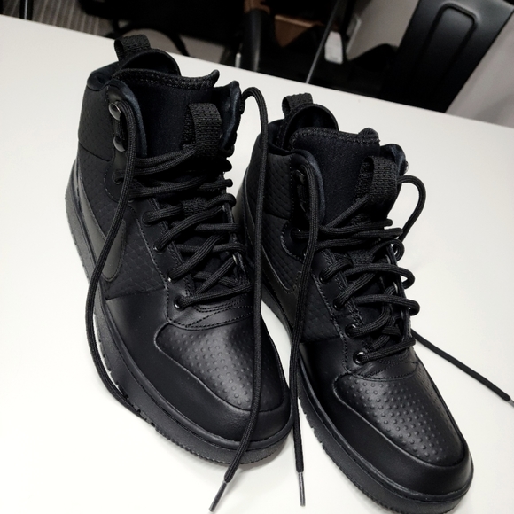 Nike Court Borough Mid Winter Black(sizes 9.5) - Picture 1 of 8